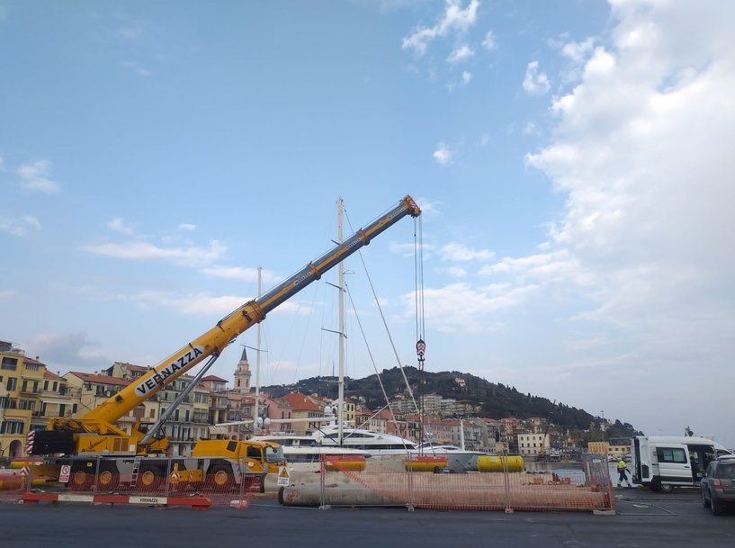 French customers of Vernazza Autogru book new Grove GMK5250XL-1 before it even leaves Manitowoc factory